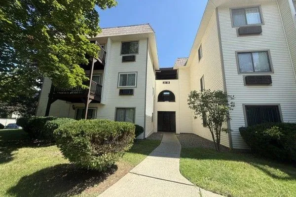 21 VILLAGE PARK DR 1B