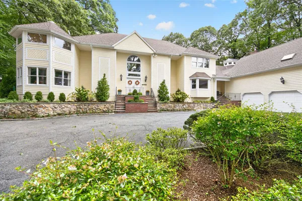136 COVE NECK RD