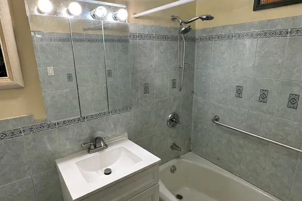153-25 88TH ST 5L