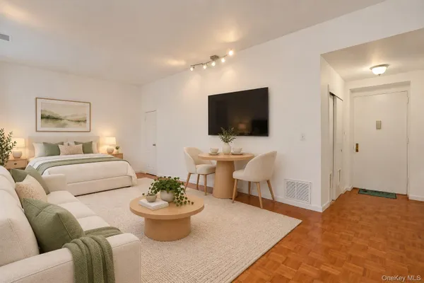 1250 N AVE 204