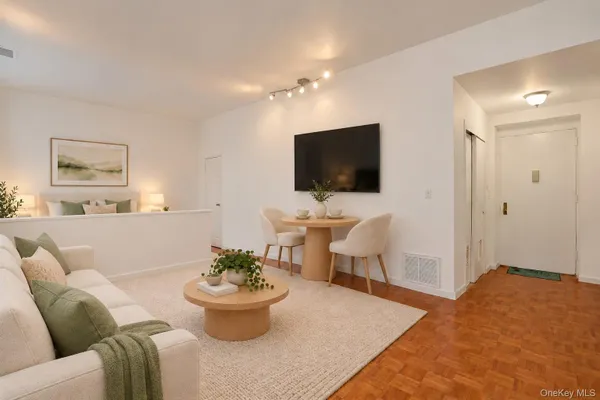 1250 N AVE 204