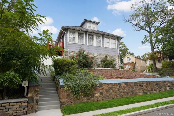 230 LINDENWOOD RD