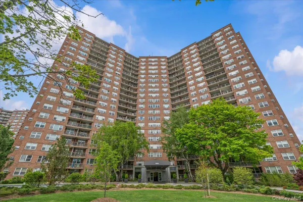 5800 ARLINGTON AVE 11T