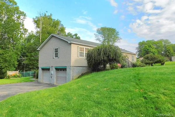 1566 ALBANY POST RD