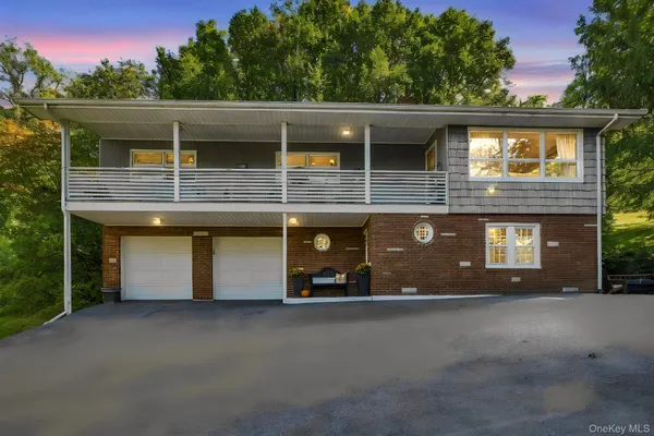 33 VIRGINIA LN