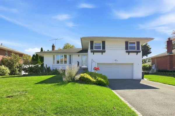 16 RADNOR RD