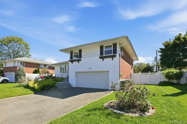16 RADNOR RD