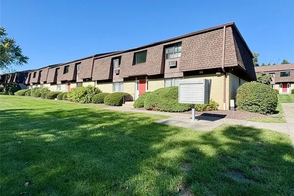 1001 CHERRY HILL DR 1001