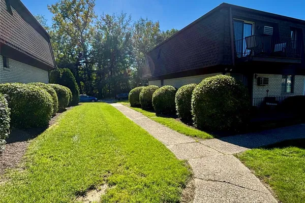 1001 CHERRY HILL DR 1001
