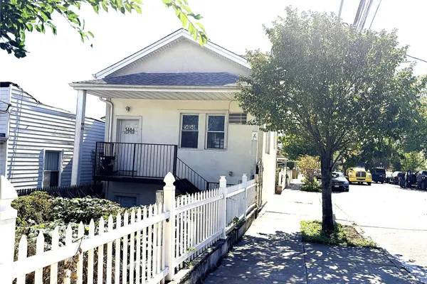 1484 SUTTER AVE
