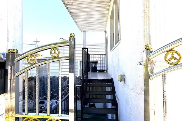 1484 SUTTER AVE