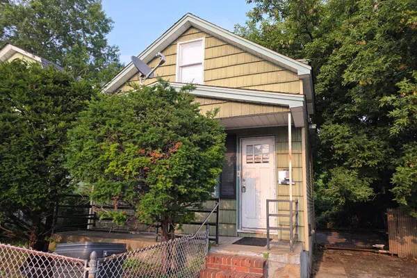 236 HOLLAND AVE