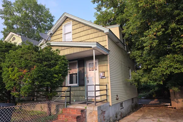 236 HOLLAND AVE