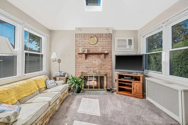 116 HAWTHORNE AVE