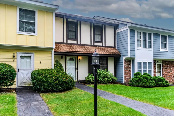 7 SUNNY BROOK CIR