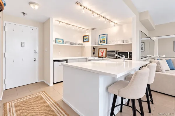 100 W BROADWAY 4N