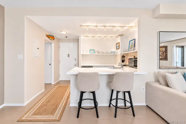 100 W BROADWAY 4N