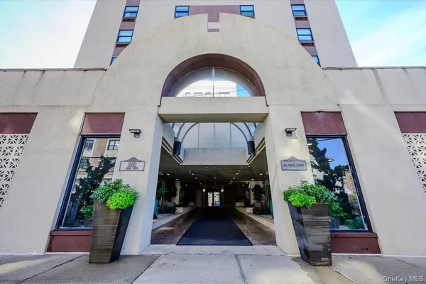 360 SHORE RD 3B