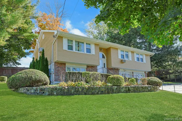 43 BAINBRIDGE AVE