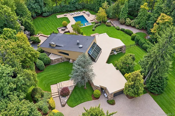 15 HORSESHOE RD