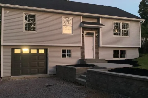 6 HORSESHOE DR