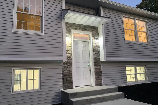 6 HORSESHOE DR