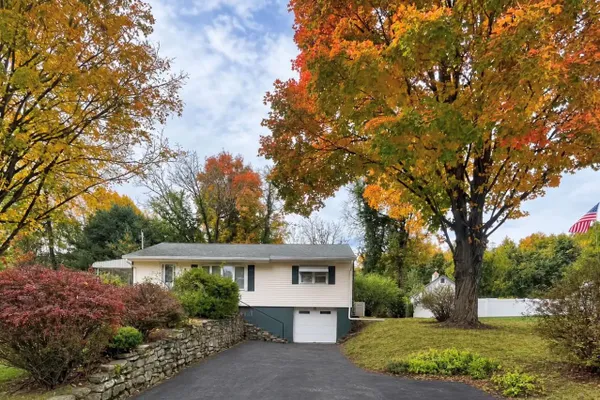 18 WESTWOOD DR