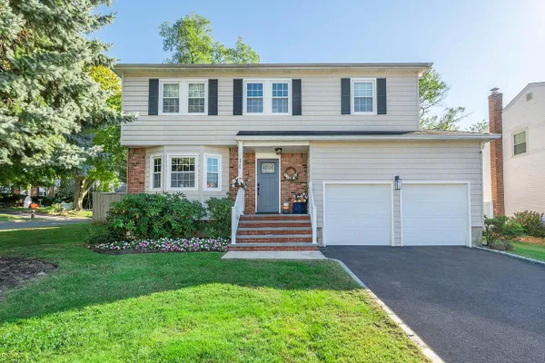 1 DARTMOUTH DR