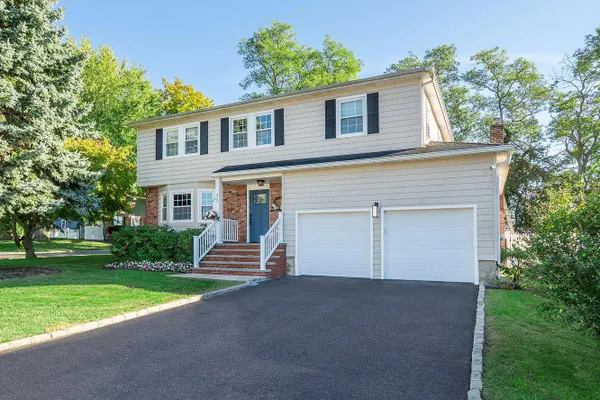 1 DARTMOUTH DR