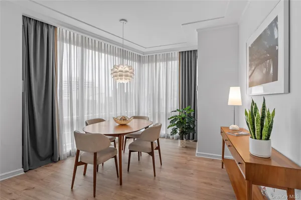 1 RENAISSANCE SQ 10H