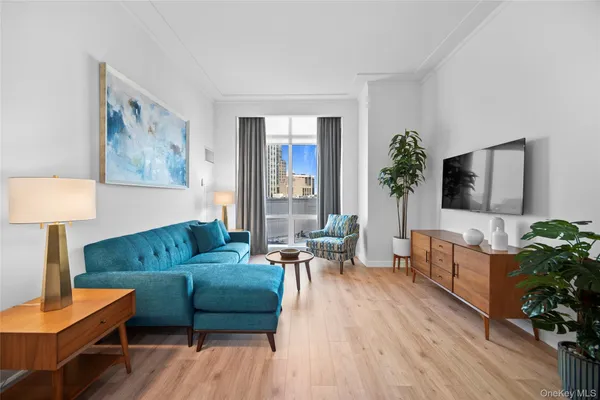 1 RENAISSANCE SQ 10B