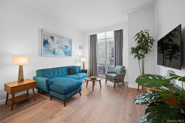 1 RENAISSANCE SQ 10B