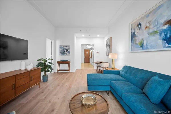 1 RENAISSANCE SQ 10B