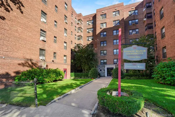 2 FISHER DR 208