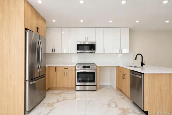 6 AMADOR ST