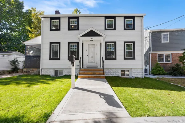 162 BENTLEY ST