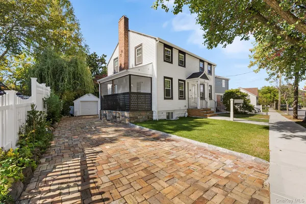 162 BENTLEY ST