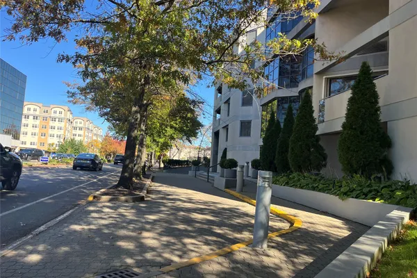 100 GREAT NECK RD 3D