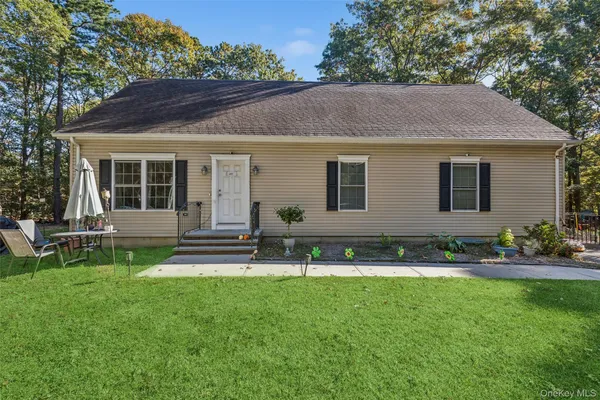 164 WADING RIVER RD