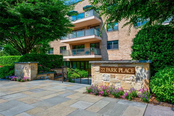 22 PARK PL 4C