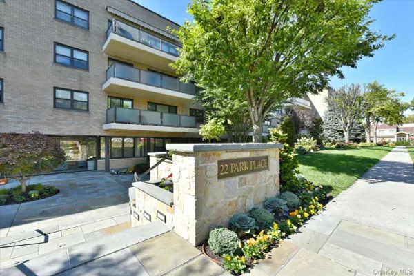 22 PARK PL 4C