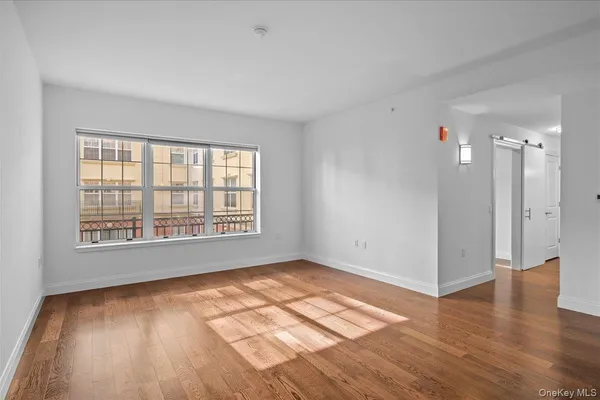 10 BYRON PL 306