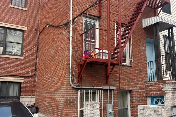 635 EAGLE AVE