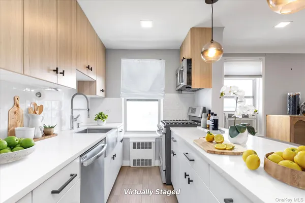 67-12 YELLOWSTONE BLVD F18