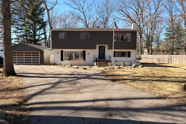 7536 LINDENWOOD DR