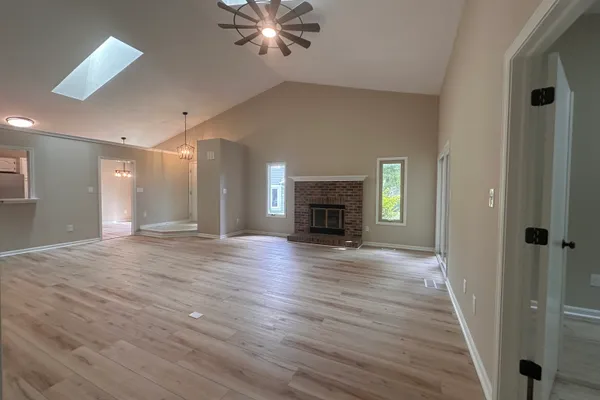 8138 FOXCHASE CIR