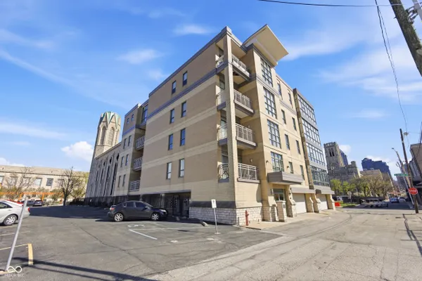 802 N MERIDIAN ST 204