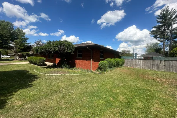 7121 LAUREL DR
