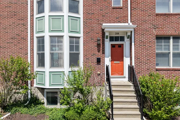 308 E 10TH ST