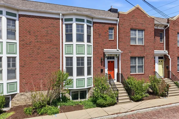 308 E 10TH ST